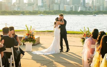 মেয়ে-জামাইয়ের চুম্বনের ছবি দিলেন অনিরুদ্ধ