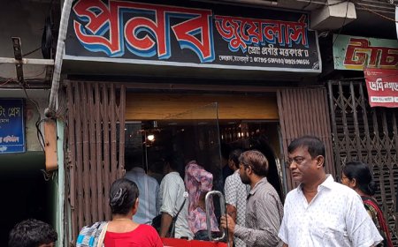 বাগেরহাট জুয়েলার্সের দোকানে  দূর্ধর্ষ চুরি, হাতিয়ে নিয়েছে ৯০ ভরি স্বর্ণ