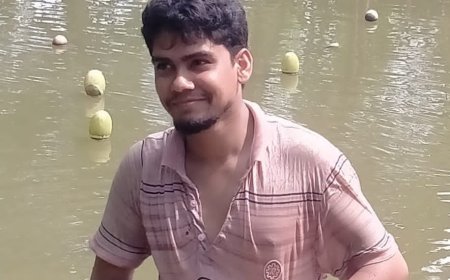 মুক্তা চাষে সাফল্যের স্বপ্ন দেখছে পাথরঘাটার শহিদুল