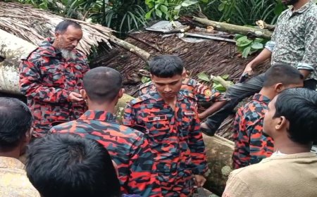 ঘর-ফসলের ক্ষতি, নিখোঁজ জেলেদের খোঁজ মেলেনি
