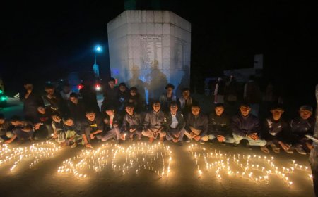 ‘দুর্জয়’ বেতাগীতে বুদ্ধিজীবীদের স্মরণে মোমবাতি প্রজ্জ্বালন