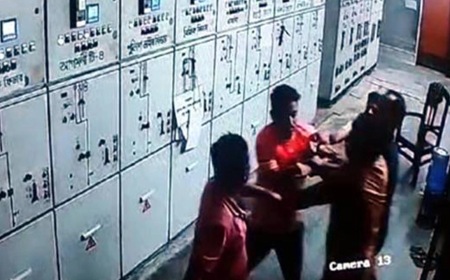 বিদ্যুৎ বন্ধ রাখায়  কারনে প্রকৌশলীকে বেধড়ক পিটুনি