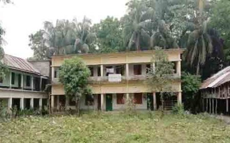 মাদ্রাসার কর্মচারী নিয়োগে ঘুষ লেনদেন, এলাকাবাসীর তোপের মুখে পরীক্ষার হল পরিবর্তন