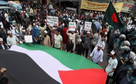 ফিলিস্তিনে গণহত্যা বন্ধের দাবিতে ছাত্র-জনতার বিক্ষোভ 