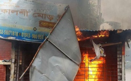 পুলিশ বক্সে আগুন দিল অবরোধকারীরা