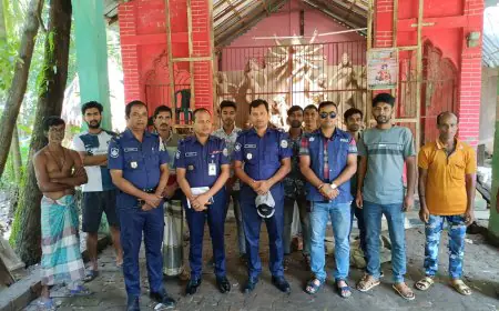 শারদীয় দুর্গাপূজা উপলক্ষে বরগুনা সদর থানা পুলিশের পূজা মন্ডপ পরিদর্শন