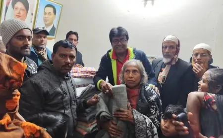 নড়াইলে ২০০ জন শীতার্থদের কম্বল দিলেন সাবেক মেয়র জুলু