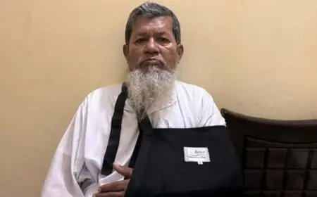 তথ্য উপদেষ্টা মাহফুজ আলমের বাবার উপর হামলা