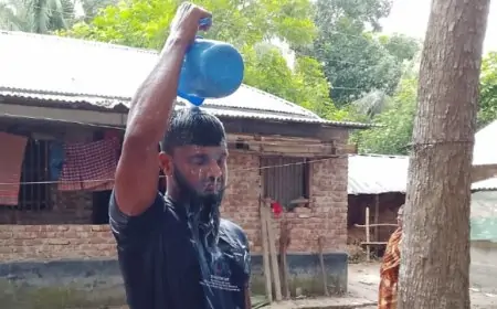 নড়াইলে ছাত্রলীগ নেতা দুধ দিয়ে গোসল করে রাজনীতি ছাড়ার ঘোষণা