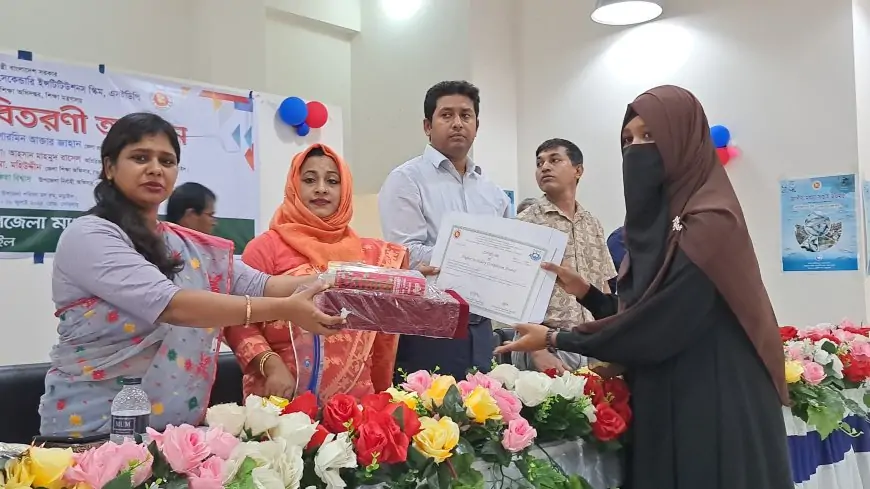নড়াইলে কৃতি শিক্ষার্থীদের মাঝে পুরস্কার বিতরণ