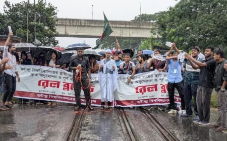 শিক্ষার্থীদের রেলপথ অবরোধ, ঢাকা-রাজশাহী ট্রেন যোগাযােগ বন্ধ