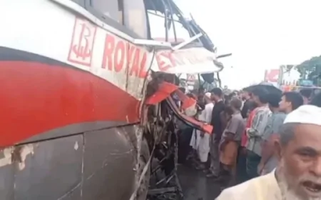 ঢাকা-খুলনা মহাসড়কে দুই বাসের মুখোমুখি সংঘর্ষে নিহত ৩