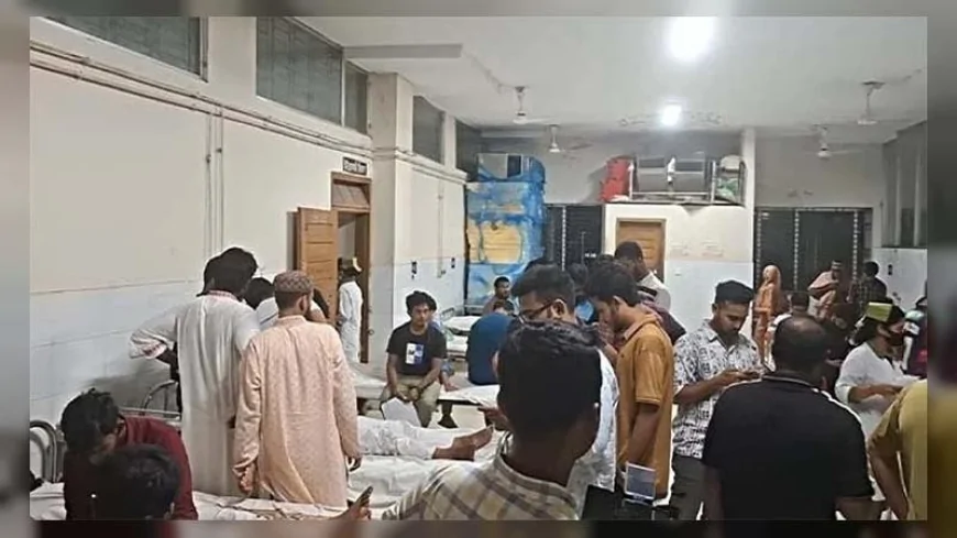বরিশালে স্বাস্থ্যখাত সংস্কার আন্দোলনকারী দুই গ্রুপের সংঘর্ষ, আহত ১০