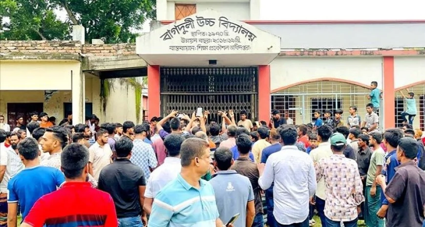 ছাত্রীর সঙ্গে অন্তরঙ্গ, আটকে রাখা হলো কোচিং সেন্টারের শিক্ষককে