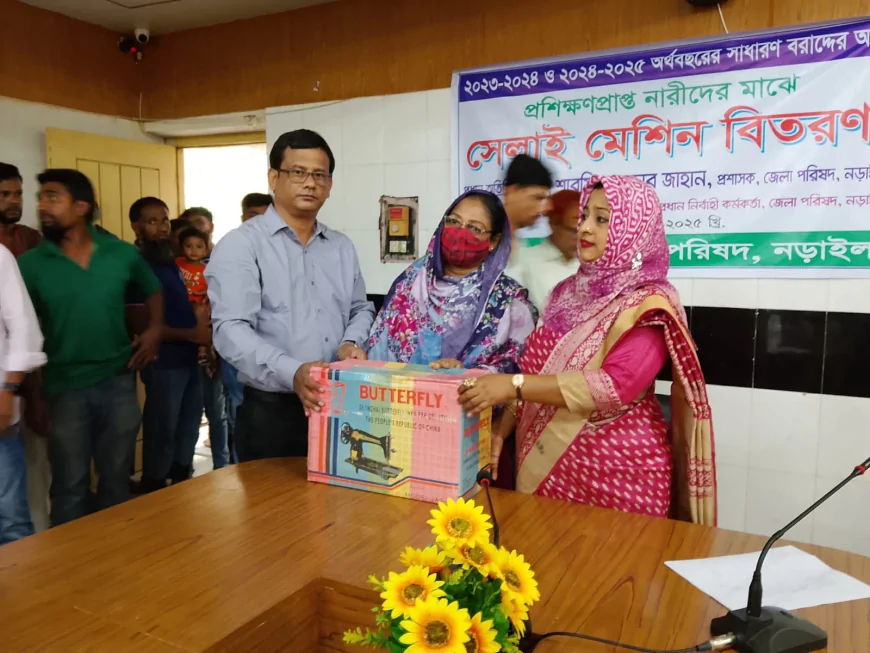 নড়াইলে ১৬১ জন প্রশিক্ষণপ্রাপ্ত নারীদের মাঝে সেলাই মেশিন বিতরণ