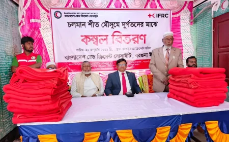 বরগুনায় রেড ক্রিসেন্টের উদ্যোগে শীতার্তদের মাঝে শীতবস্ত্র বিতরণ