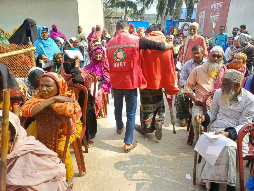 বরগুনায় রেড ক্রিসেন্টের উদ্যোগে শীতার্তদের মাঝে শীতবস্ত্র বিতরণ