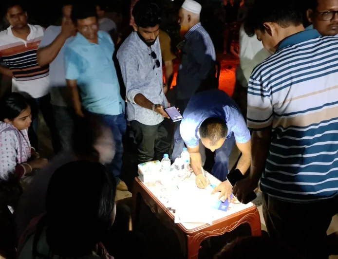 খুলছে নড়াইলের লোহাগড়ার মালোপাড়ার রাস্তা