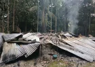 বরগুনায় দূর্বৃত্তদের দেয়া আগুনে মাদ্রাসা শিক্ষকের ঘর পুড়ে ছাই