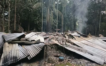 বরগুনায় দূর্বৃত্তদের দেয়া আগুনে মাদ্রাসা শিক্ষকের ঘর পুড়ে ছাই