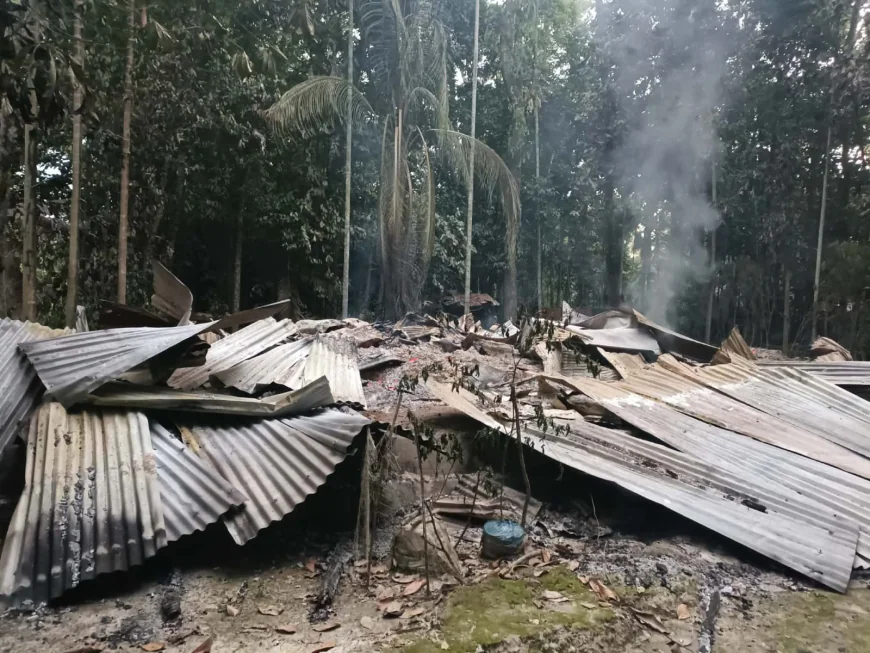 বরগুনায় দূর্বৃত্তদের দেয়া আগুনে মাদ্রাসা শিক্ষকের ঘর পুড়ে ছাই