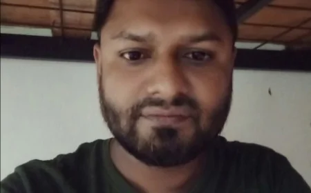 নড়াইলে গ্রাম্য শালিশের মধ্যে জামায়াত নেতাকে কুপিয়ে গুরুতর  জখম ।