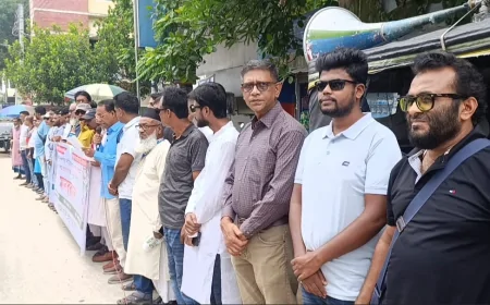 সাংবাদিকদের ওপর হামলার প্রতিবাদে নড়াইল প্রেসক্লাবের মানববন্ধন