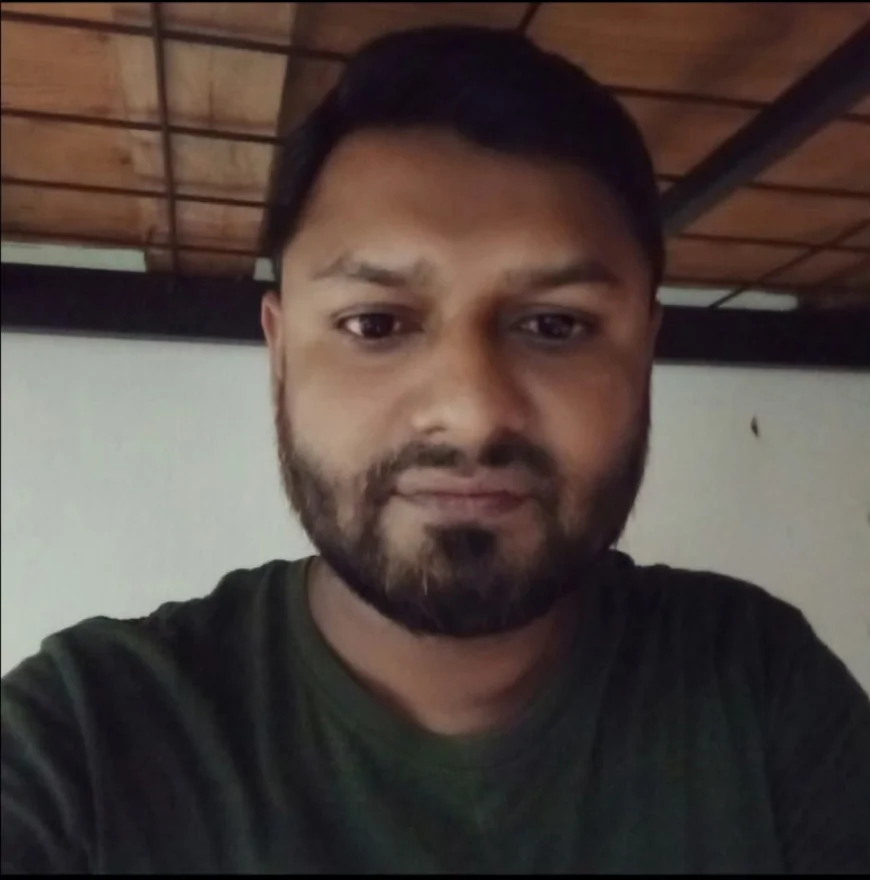 নড়াইলে গ্রাম্য শালিশের মধ্যে জামায়াত নেতাকে কুপিয়ে গুরুতর  জখম ।