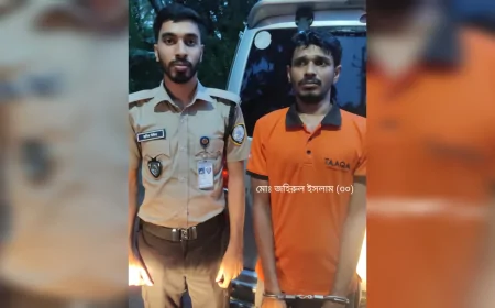 বরগুনায় গাঁজা সেবনরত অবস্থায় যুবলীগ নেতা আটক