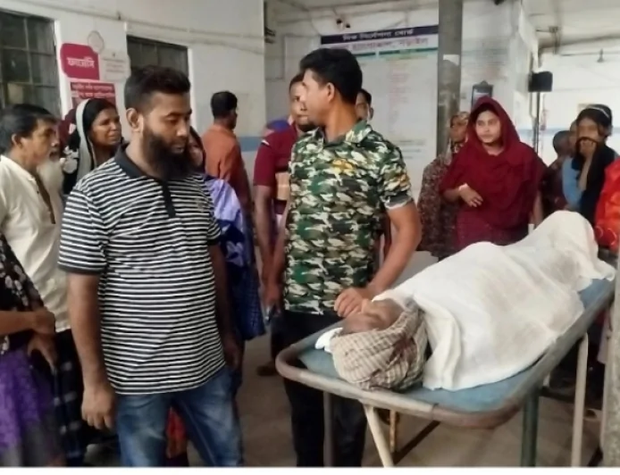 নড়াইলে ফুটবল ম্যাচের জেরে বৃদ্ধকে কুপিয়ে ও পিটিয়ে হত্যার অভিযোগ
