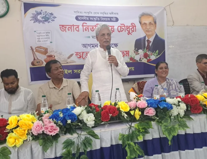 নড়াইল সরকারি বালিকা বিদ্যালয় পরিদর্শন করলেন সংস্কৃতি বিষয়ক মন্ত্রী