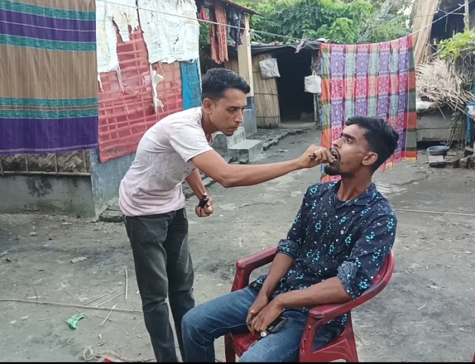 প্রাতিষ্ঠানিক প্রশিক্ষণ ছাড়াই ‘দাঁতের চিকিৎসক’ লিটন, ওষুধের লেবেল-সিল তুলে ফেলার অভিযোগ