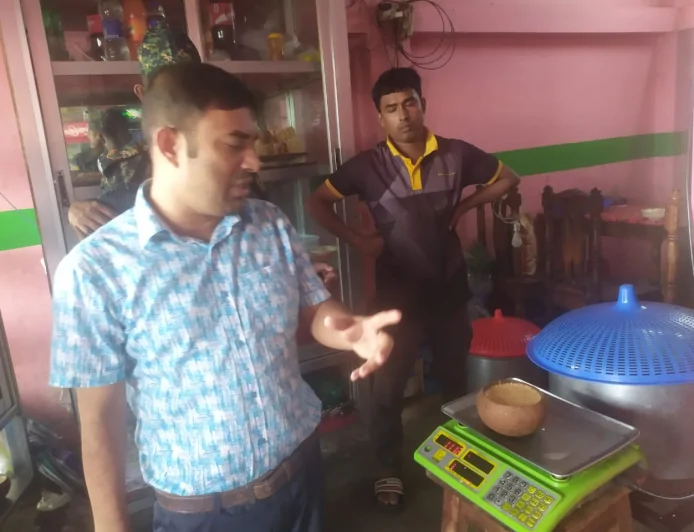 নড়াইলে ভোক্তা অধিকারের অভিযান, দুই মিষ্টির দোকানে ৭ হাজার টাকা জরিমানা
