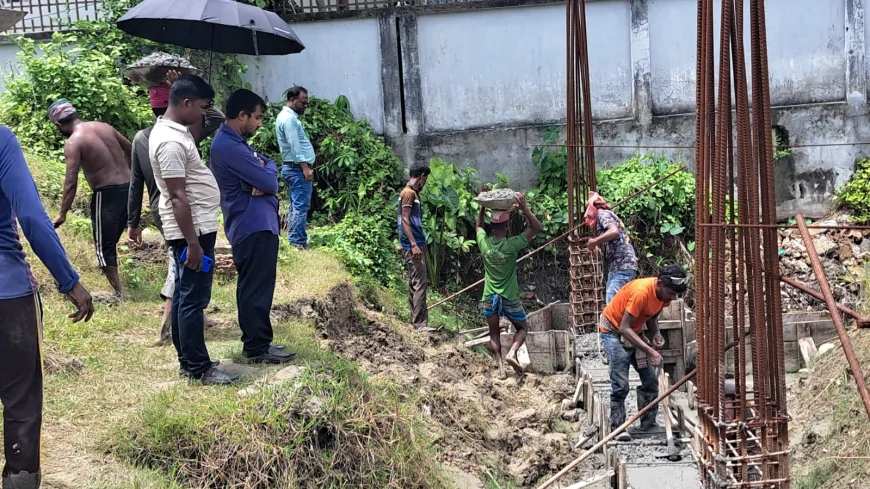 নড়াইল সরকারি বালক বিদ্যালয়ে নিম্নমানের নির্মাণসামগ্রী সরিয়ে ঢালাই কাজ শুরু
